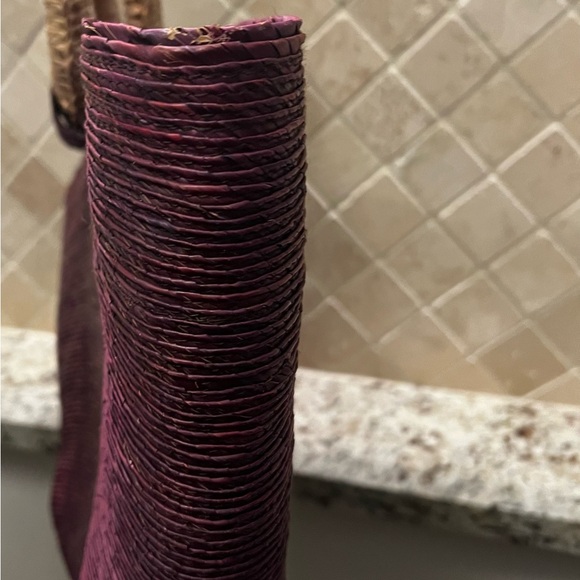 Elegant Burgundy Woven Straw Beach Handbag with Circular Handles - Picture 6 of 6